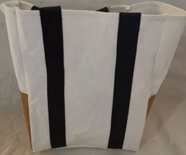 Papiertasche mit Griff