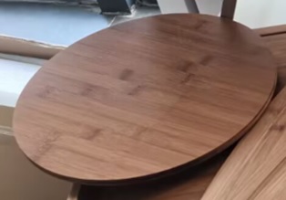 Drehteller aus dunklem Bambus