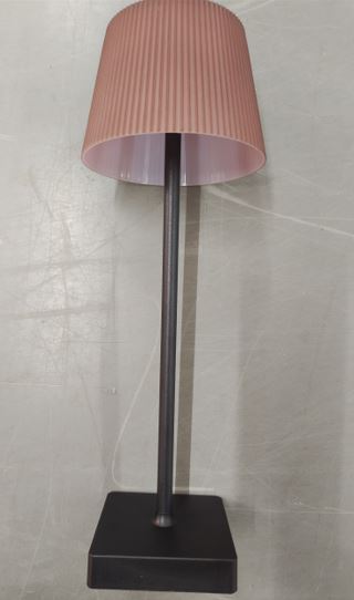 Tischleuchte mit Schirm