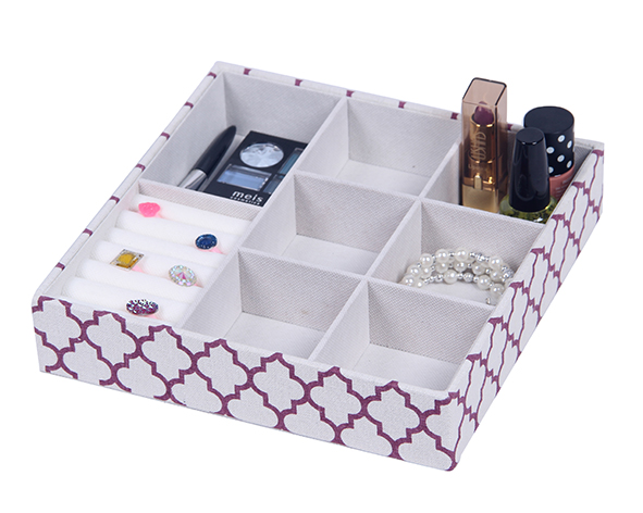 Schmuckkasten mit 8 Fächern, offen