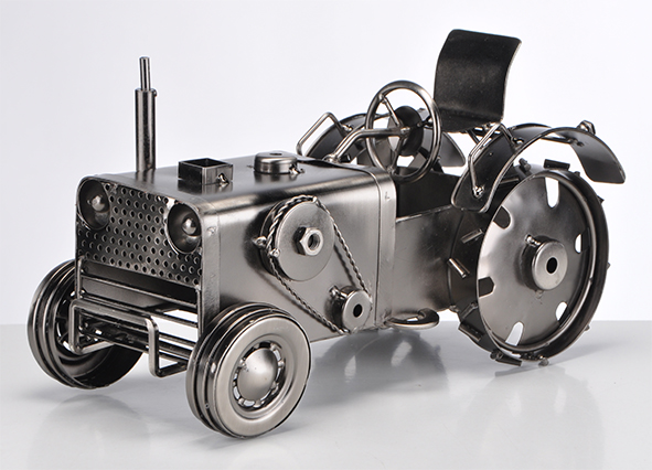 Traktor aus Metall