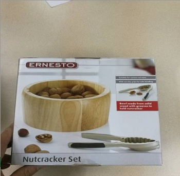 Nussknacker mit Holzschale