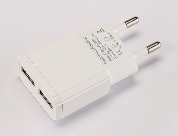 Doppel-USB Steckdosen-Adapter