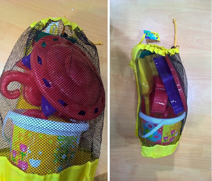 Sandspielzeug im Rucksack