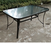 eckiger Glastisch aus Metall