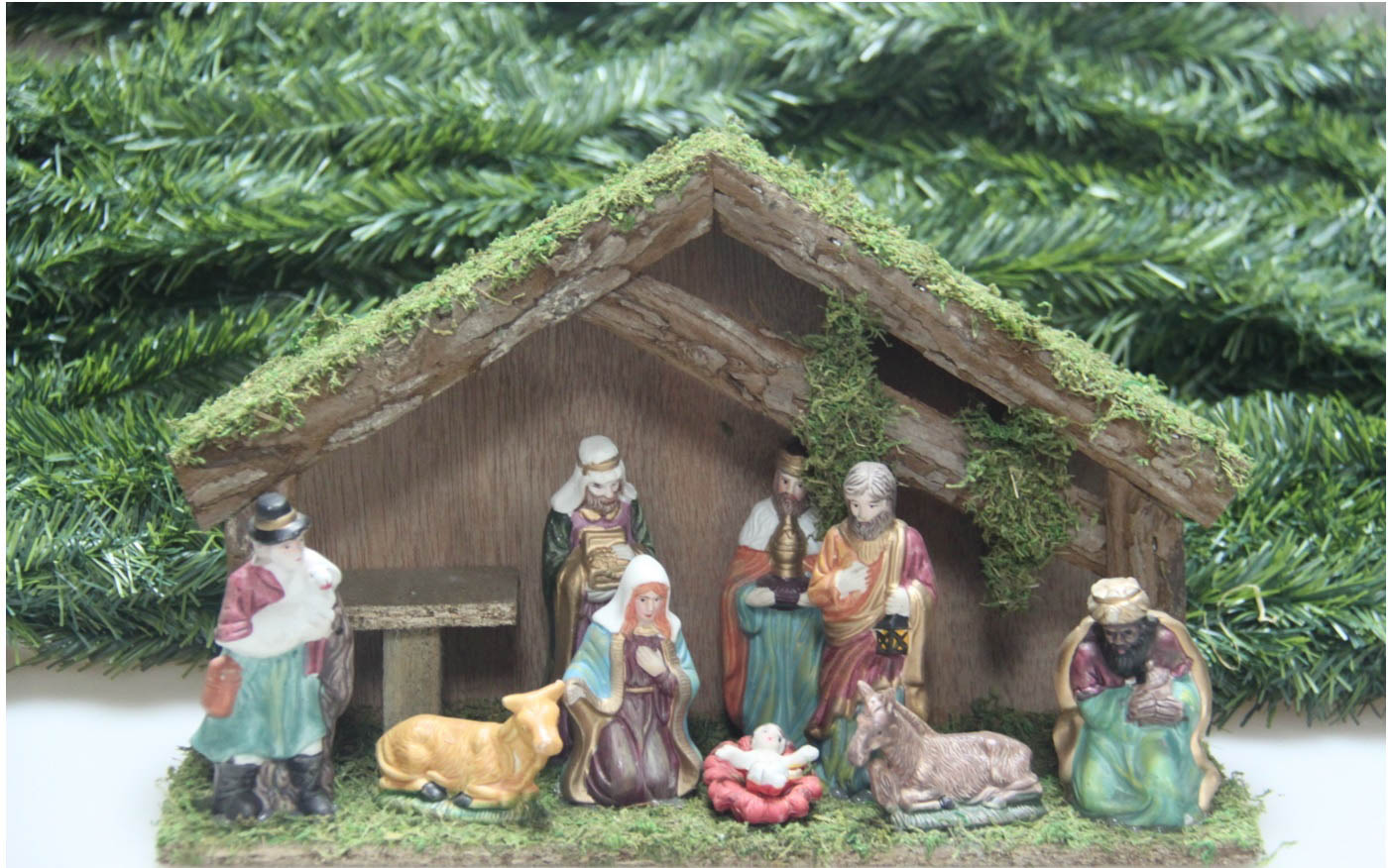 Weihnachtskrippe mit 9 Figuren