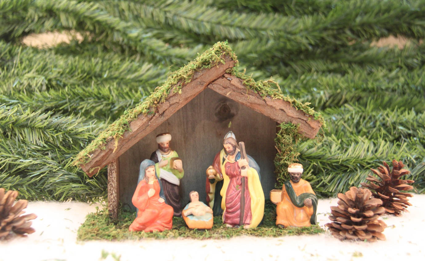 Weihnachtskrippe mit 6 Figuren