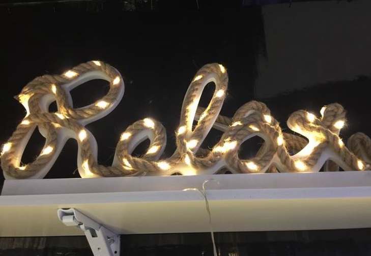 LED Schriftzug "Relax"