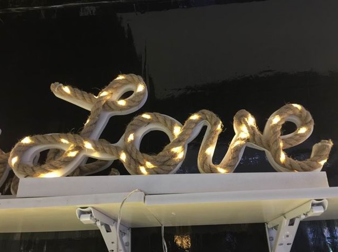 LED Schriftzug "Love"