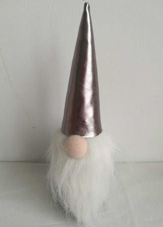 Weihnachtswichtel, mit chromfarbener Mütze