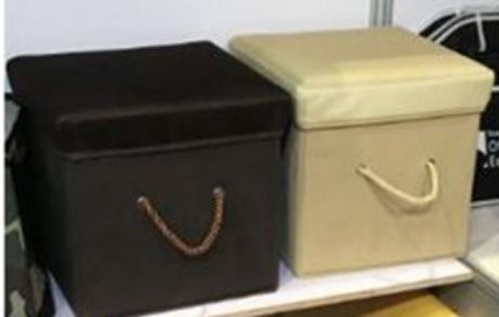 Hocker mit Aufbewahrungsfunktion