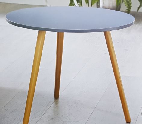 Beistelltisch mit 3 Beinen