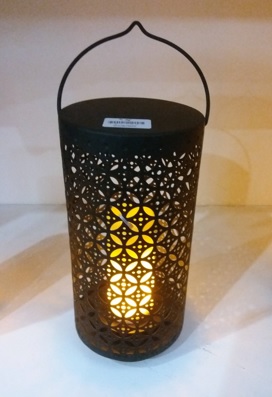 Windlicht aus Metall mit Flammeneffekt