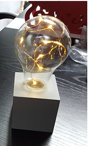 Tischlampe mit Kupferdraht im Glühbirnendesign