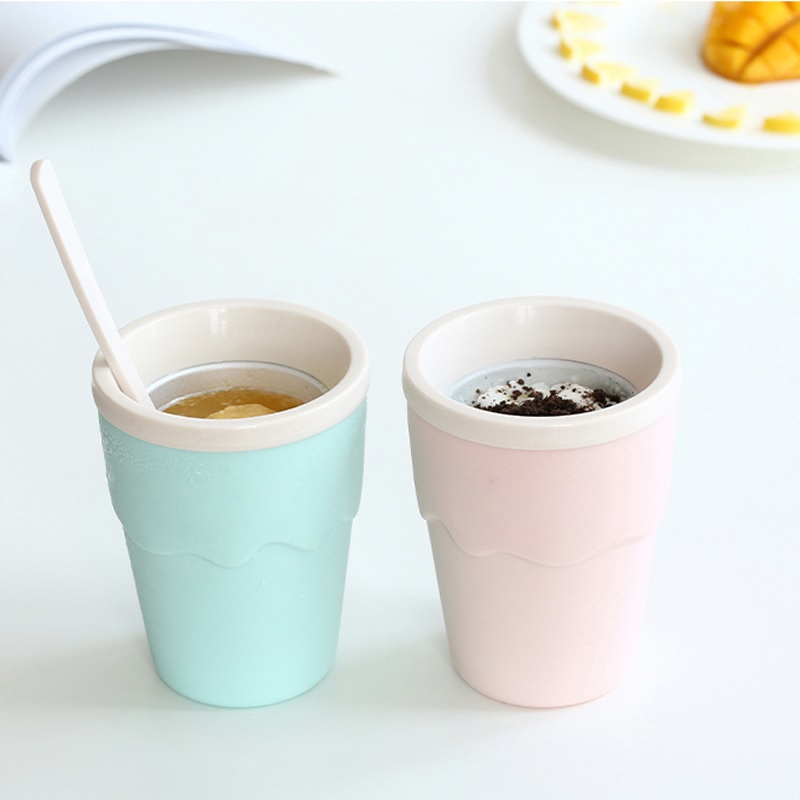 Slush-Eisbecher mit Löffel