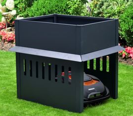 Mähroboter-Garage mit Blumentopf