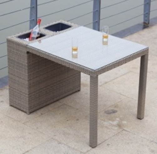 Rattan Tisch mit Eisfach