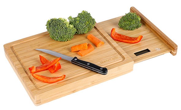 Schneidebrett mit Küchenwaage