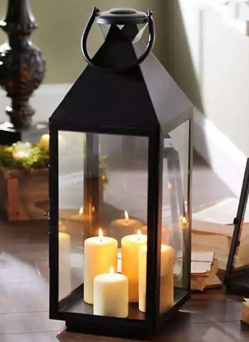 LED Kunststoff Laterne mit Kerzen