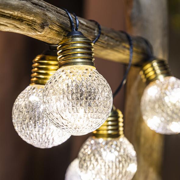 Lichterkette mit 10 Kunststoffbällen