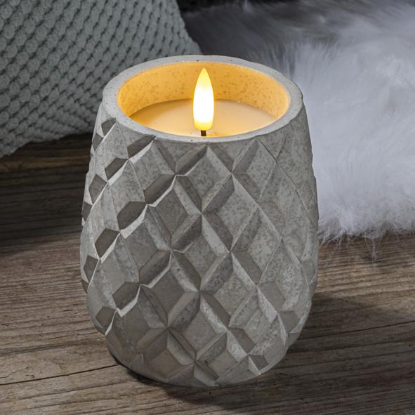 LED Kerze in einer Zementschale