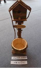 Vogelfutterstation mit Häuschen