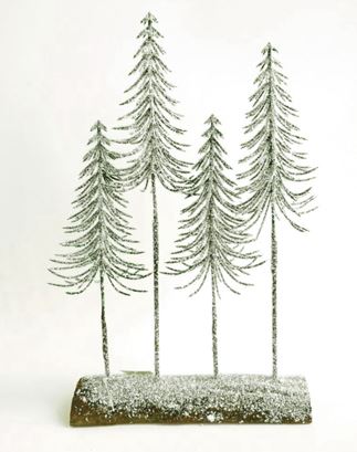 Weihnachtsbäume auf Baumstamm