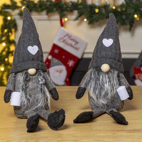 Weihnachtswichtel mit Kaffeetassen