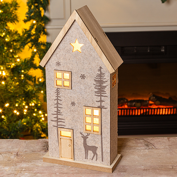 Weihnachtshaus mit warm weißen LED