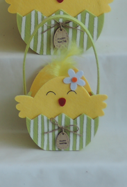 Osterkorb aus Filz mit Kückendesign