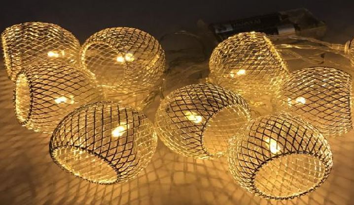 Lichterkette mit Metall Lampions