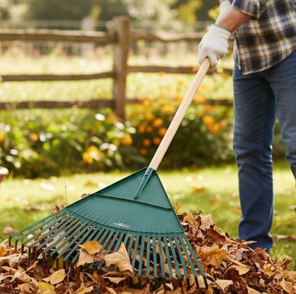 Rasenrechen mit 140 cm Metallgriff