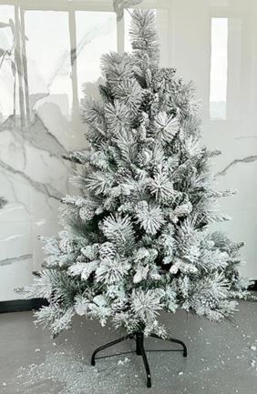Weihnachtsbaum mit Schnee