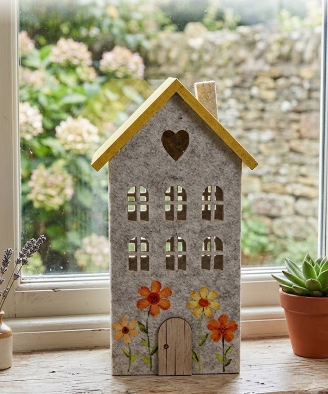 Filz Haus im Frühlings Design  – ca. 16 x 11,5 x 30 cm 